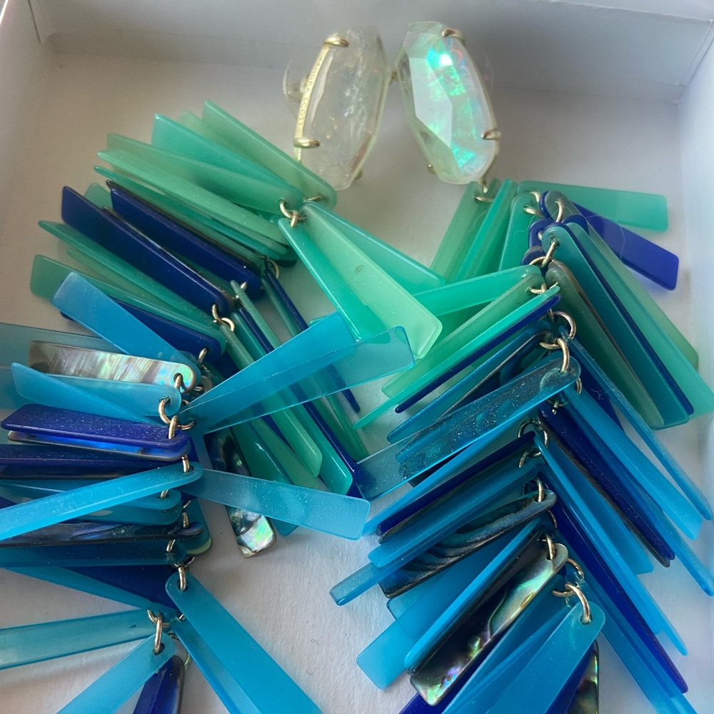 Kendra Scott dangle earrings